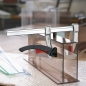 Preview: KliKlamp beim spannen von Acrylglas