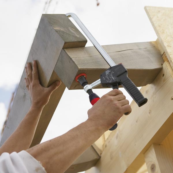 BESSEY Einhandzwinge in der Anwendung